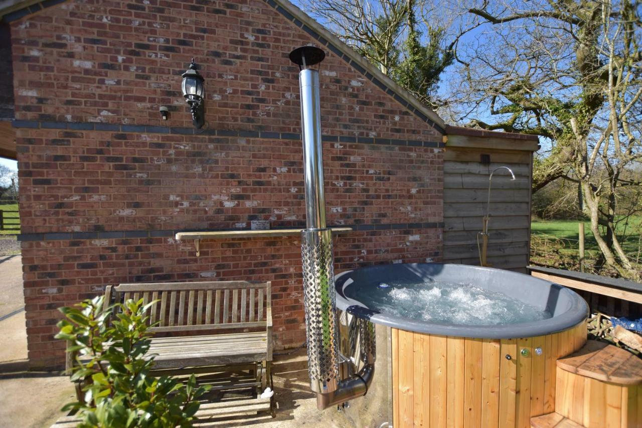 Oak Tree Stables Cottage Birmingham Esterno foto