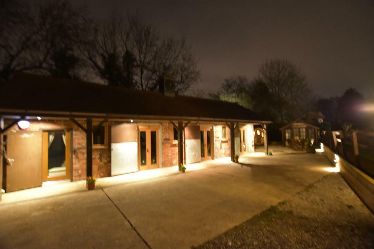 Oak Tree Stables Cottage Birmingham Esterno foto